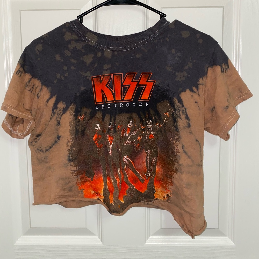 Cropped Kiss Band Tee